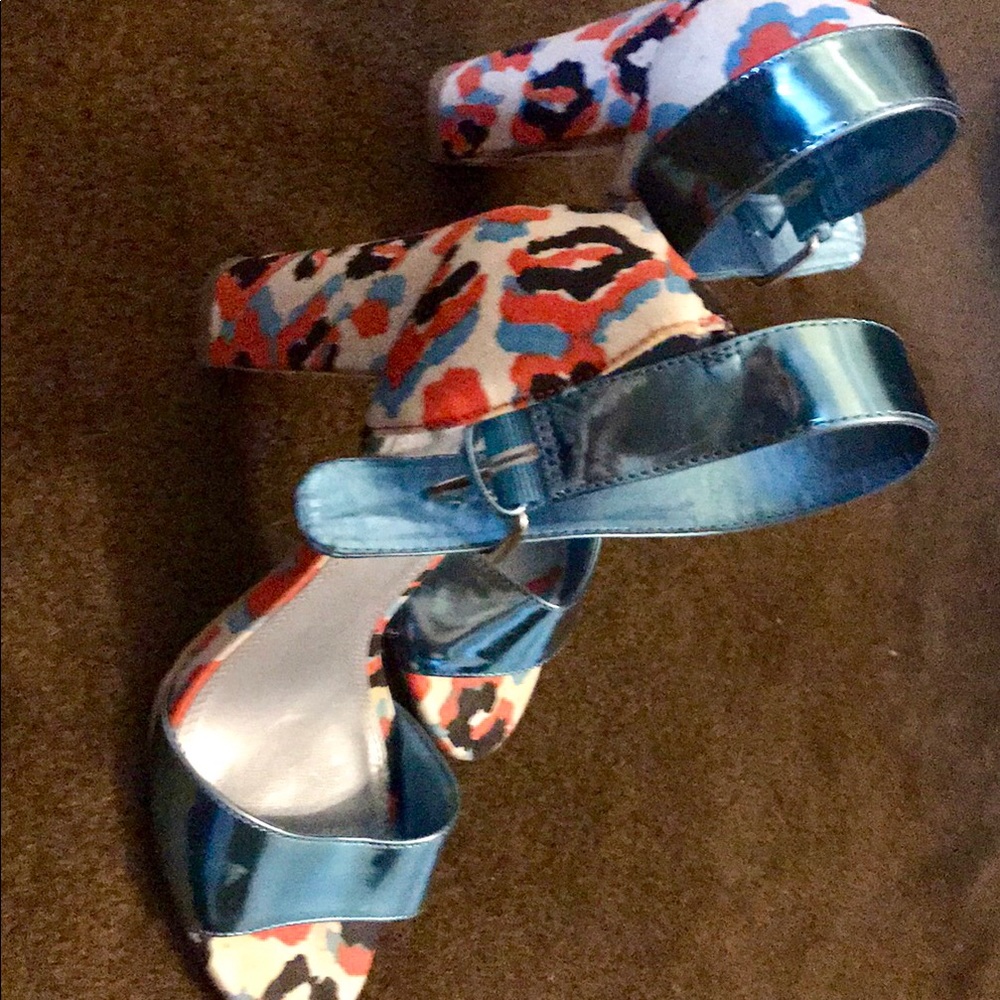 Metallic blue floral Tildon pumps